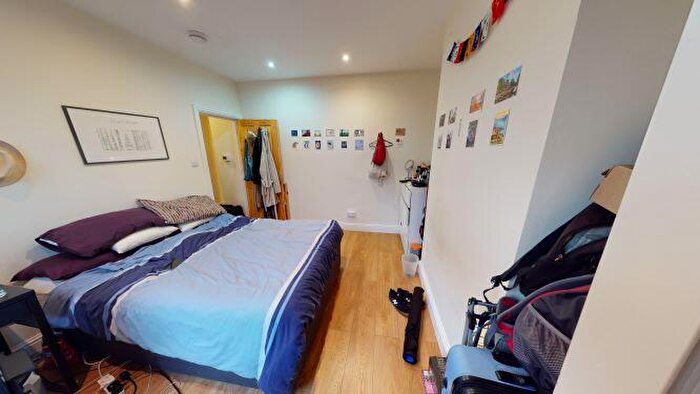 1 Bedroom Flat To Rent In Queens Road, Hyde Park, Leeds, LS6