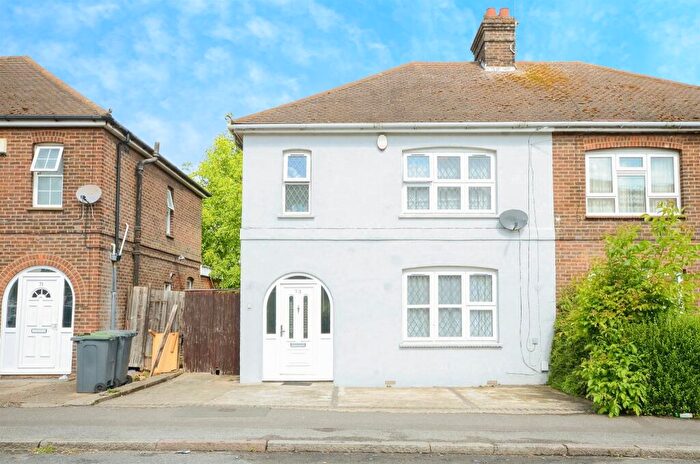 3 Bedroom Semi-Detached House For Sale In Pembroke Avenue, Luton, LU4