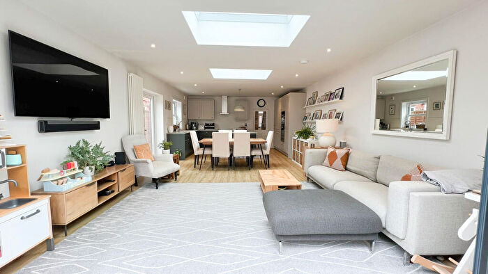 3 Bedroom Detached House For Sale In Rushes Road, Petersfield, Hampshire, GU32