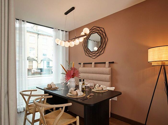 1 Bedroom Flat For Sale In Caxton Square, Wood Green, N22