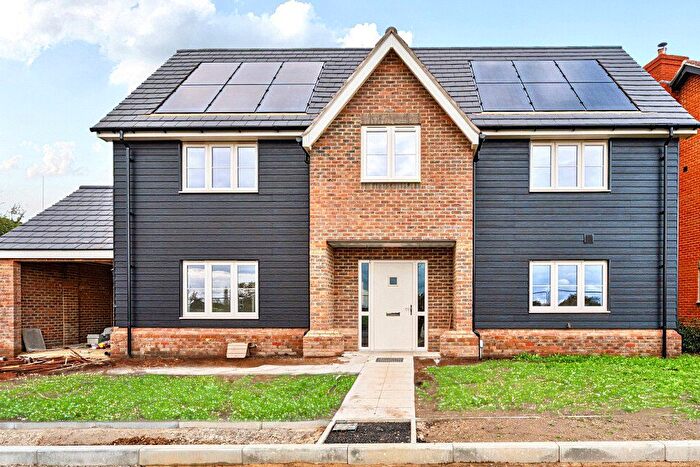4 Bedroom Detached House For Sale In Hackney Way, Mortimer Common, Reading, Berkshire, RG7