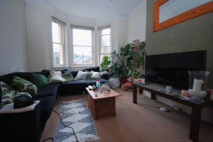 3 Bedroom Flat To Rent In Mowll Street, Oval, SW9