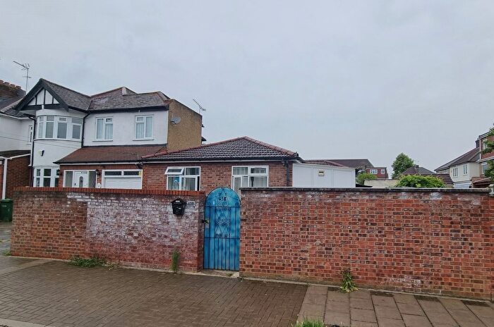 2 Bedroom Bungalow To Rent In Uppingham Avenue, Stanmore, HA7