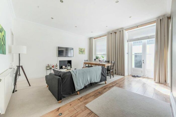 2 Bedroom Flat To Rent In Queens Gate Gardens, South Kensington, London, SW7