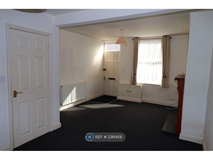 2 Bedroom End Of Terrace House To Rent In High Street, Northampton, NN2