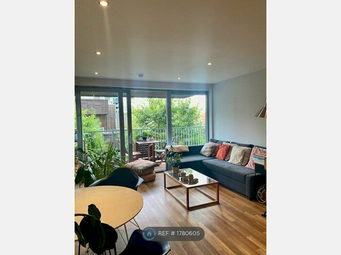 2 Bedroom Flat To Rent In Copperfield Mews, London, E2