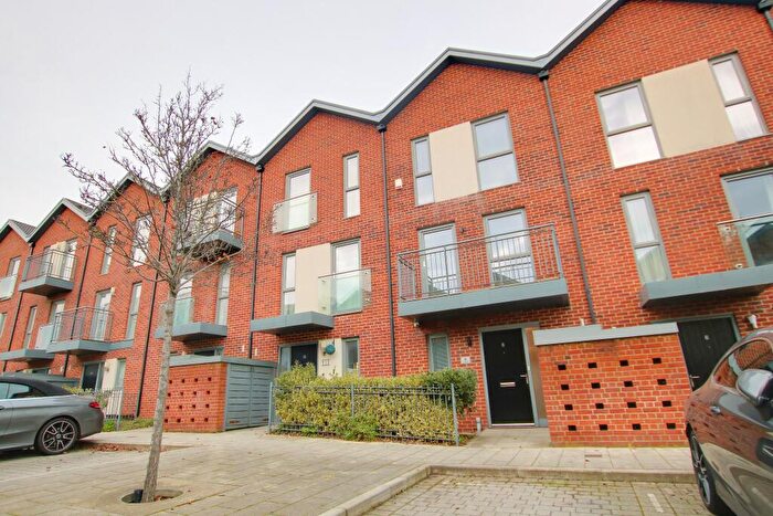 3 Bedroom Town House To Rent In Oswald Road, Woolston, SO19