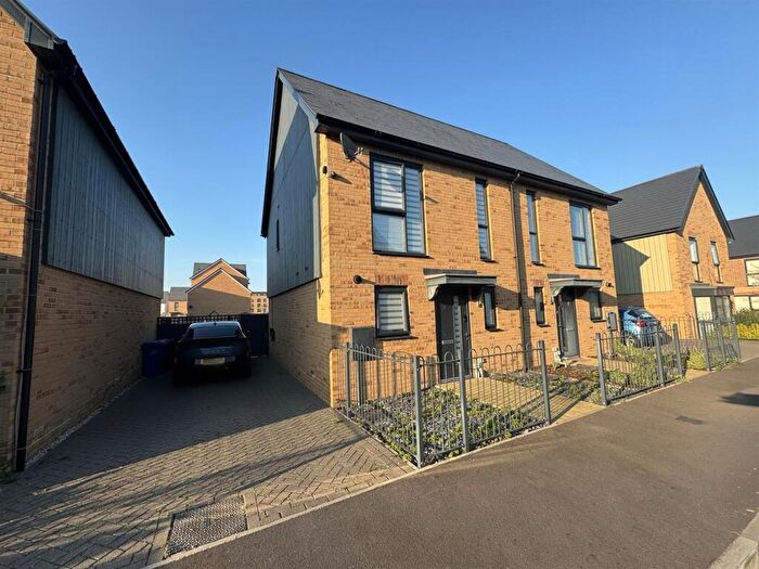 2 Bedroom Semi-Detached House For Sale In Falcon Way, South Ockendon, RM15