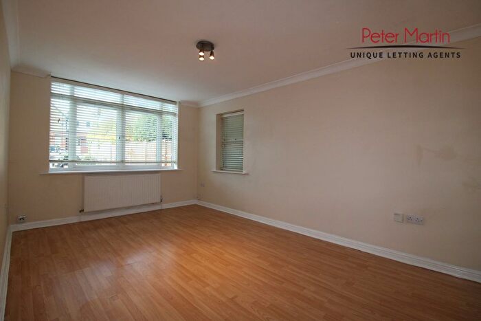 2 Bedroom Flat To Rent In Rickmansworth Road, Watford, WD18
