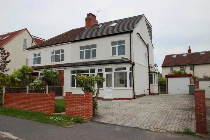 5 Bedroom Semi-Detached House To Rent In Talbot Grove, Leeds, LS8