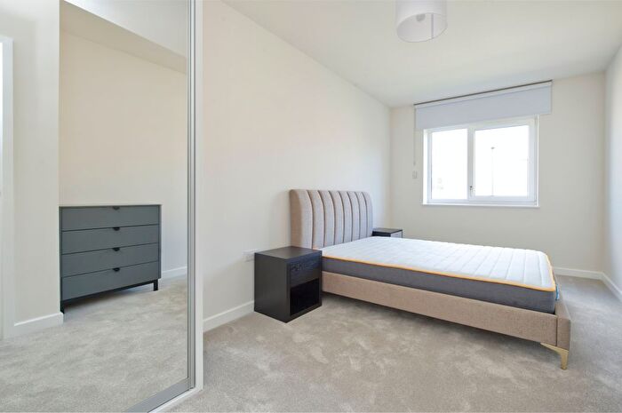 1 Bedroom Flat To Rent In Iris House, Plum Mews, Tooting, SW17