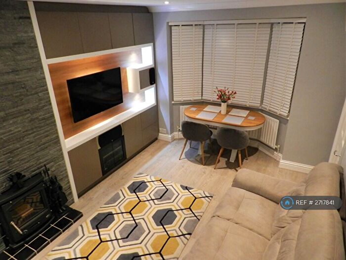 2 Bedroom Maisonette To Rent In Errol Gardens, New Malden, KT3