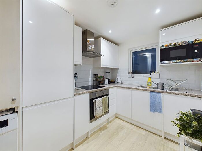 1 Bedroom Flat To Rent In Caxton Road, London, London, SW19