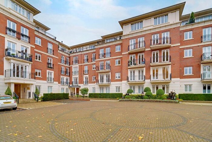 2 Bedroom Flat For Sale In Richmond Bridge Estate, Clevedon Road, Twickenham, TW1