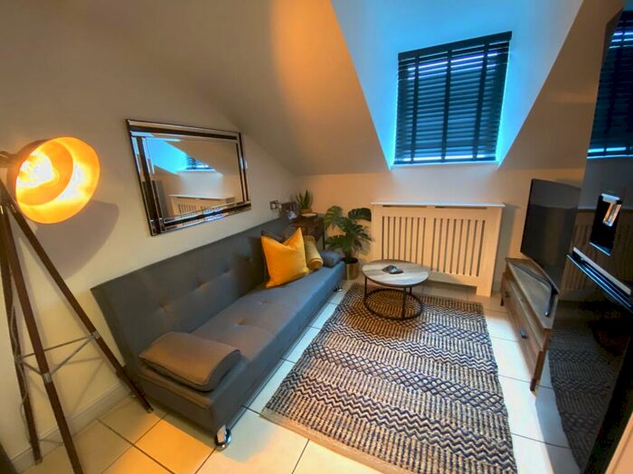 1 Bedroom Flat To Rent In Flat, Portland Street, - Bed, LN5
