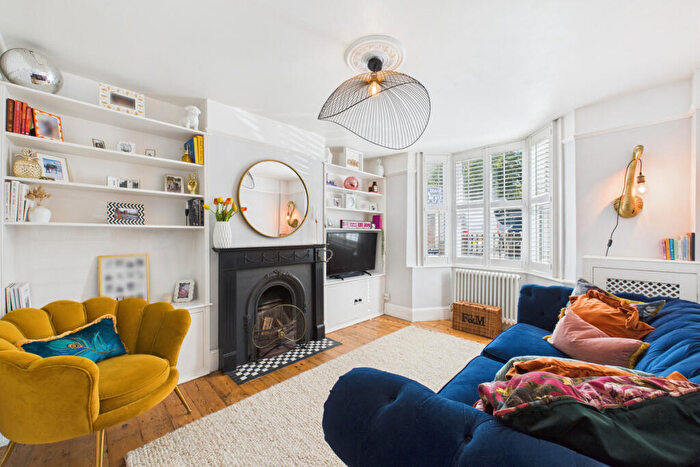 2 Bedroom Cottage For Sale In Crescent Road, Hemel Hempstead, HP2