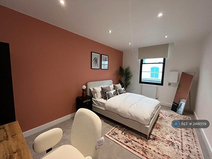 1 Bedroom Flat To Rent In New Briggate, Leeds, LS2