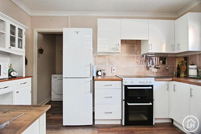 2 Bedroom Maisonette For Sale In West Street, Sittingbourne, ME10