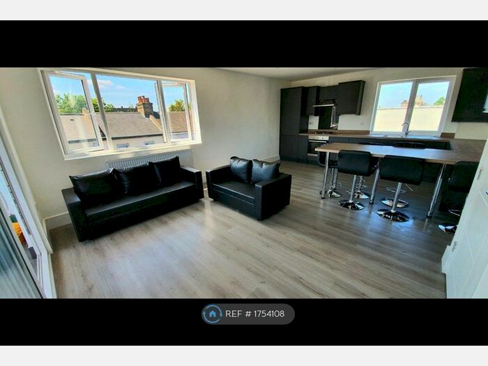 3 Bedroom Flat To Rent In Forest Gate, London, E7