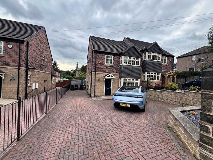 3 Bedroom Semi-Detached House For Sale In Union Road, Low Moor, Bradford, BD12