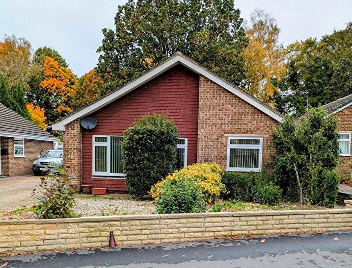 3 Bedroom Detached Bungalow For Sale In Alphington Avenue, Surrey, GU16