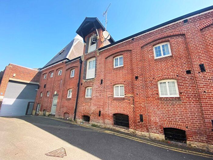 2 Bedroom Flat To Rent In Roper Road, Canterbury, CT2