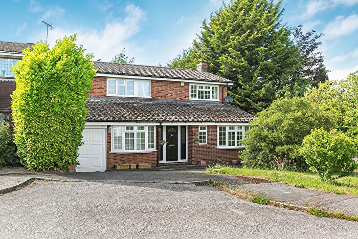 4 Bedroom Detached House For Sale In Carpenders Close, Harpenden, AL5