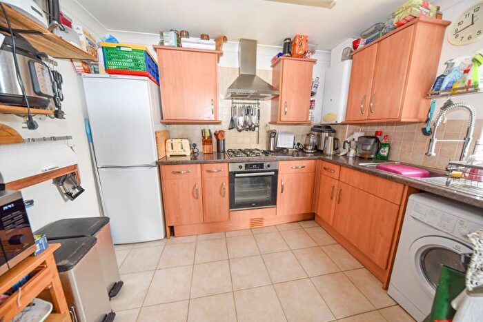 2 Bedroom Flat For Sale In Hambledon Road, Waterlooville, PO7