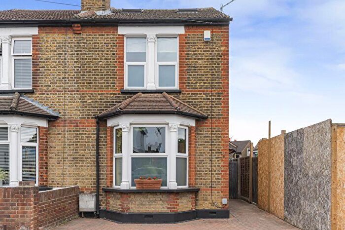 4 Bedroom Semi-Detached House For Sale In Albert Road, Bexley, DA5