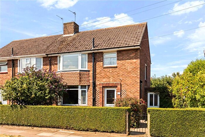 3 Bedroom Semi-Detached House For Sale In Winchcombe Avenue, Grimsby, DN34