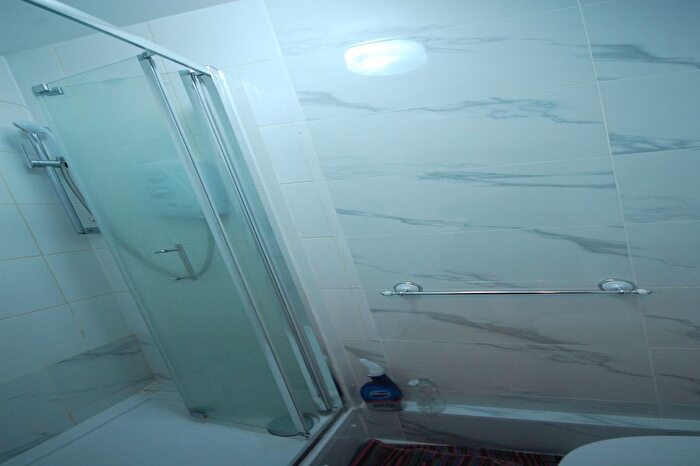 Studio To Rent In Chiswick High Road, London, W4