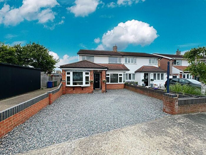 4 Bedroom Semi-Detached House For Sale In The Green, Orsett, Grays, RM16