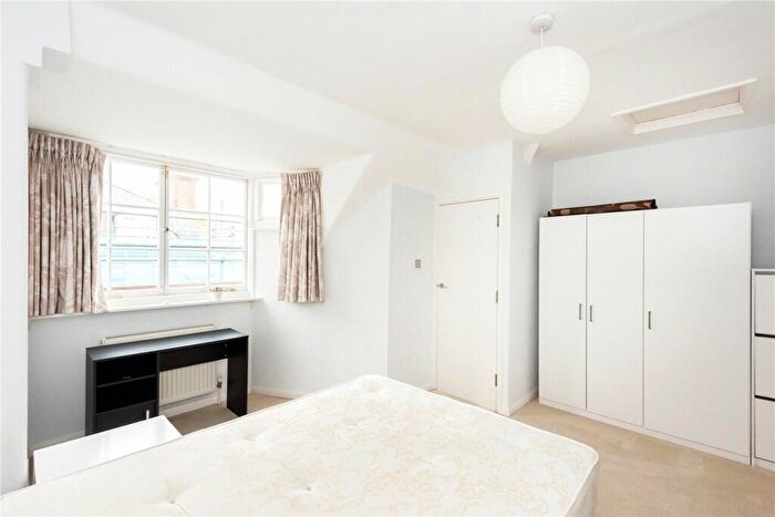 2 Bedroom Apartment To Rent In Bourne Estate, Portpool Lane, London, EC1N
