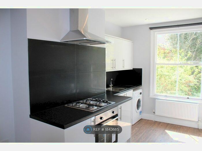 3 Bedroom Maisonette To Rent In High Street, London, SE20