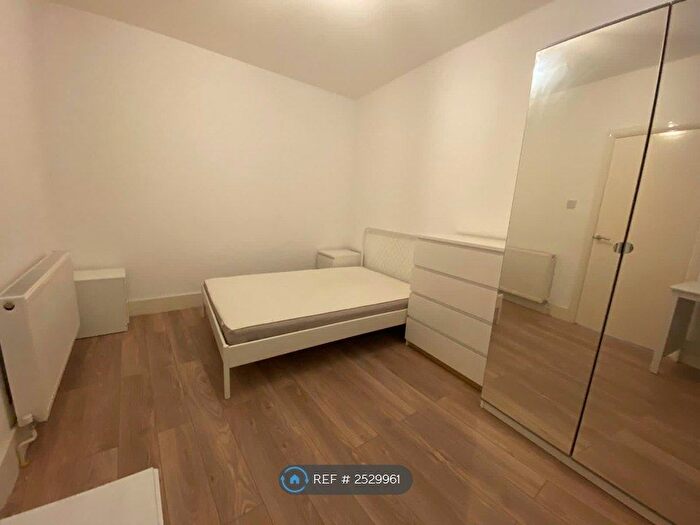 1 Bedroom Flat To Rent In New Cross Road, London, SE14