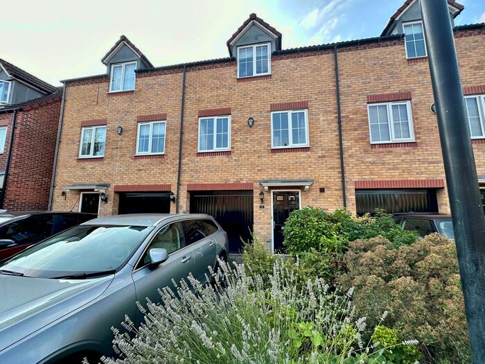 4 Bedroom Terraced House To Rent In Church Gate, York, YO26