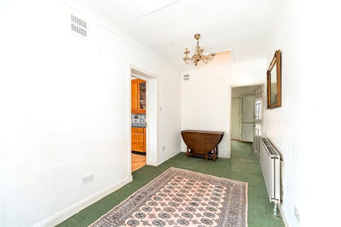 2 Bedroom Bungalow For Sale In Lyndhurst Avenue, Whitton, TW2