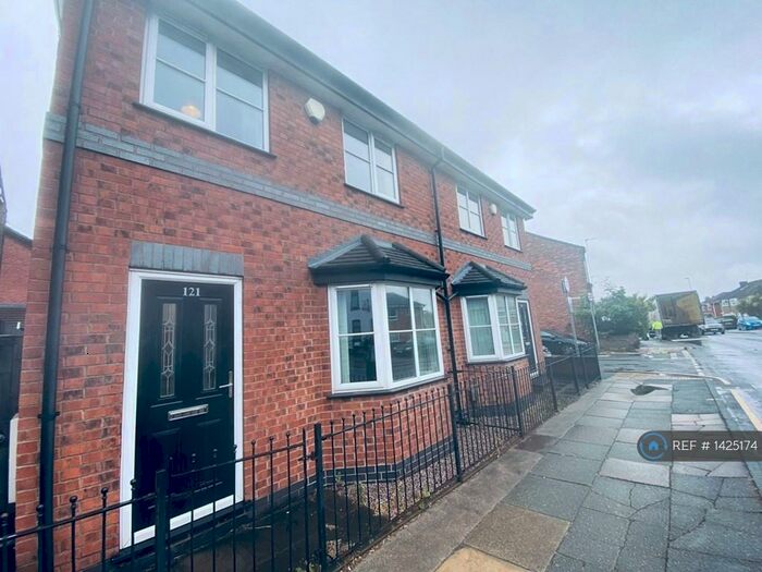 3 Bedroom Semi-Detached House To Rent In Partington Lane, Swinton, Manchester, M27