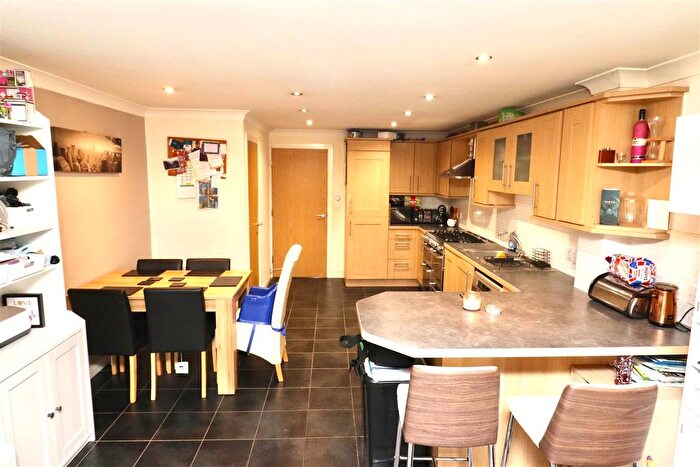 3 Bedroom Town House For Sale In Turner Close, Brough, HU15