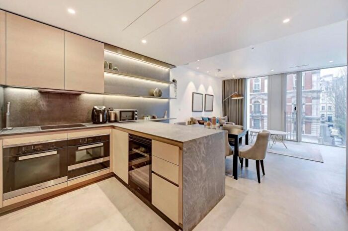 2 Bedroom Flat To Rent In Buckingham Palace Road, London, SW1W