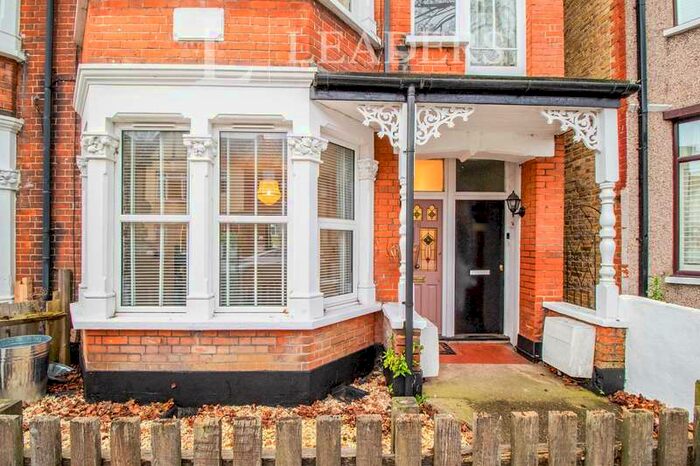 1 Bedroom Apartment To Rent In Glenwood Avenue, Southend, SS0