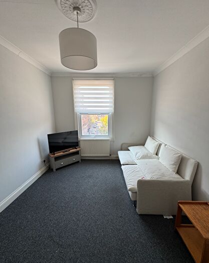 2 Bedroom Flat To Rent In Stoke Newington High Street, London, N16
