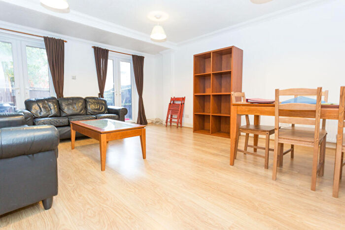 4 Bedroom Semi-Detached House To Rent In Surrey Quays, London, Greater London, SE16