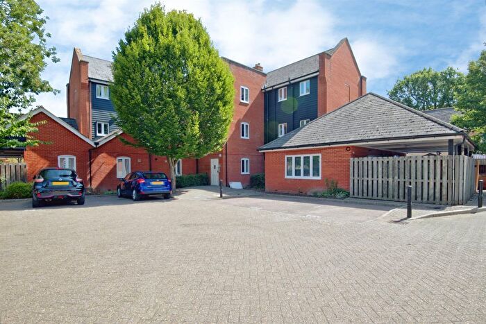 2 Bedroom Flat For Sale In Waterside Lane, Colchester, CO2