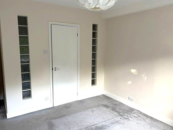 2 Bedroom Property To Rent In Bridge Road, East Molesey, KT8