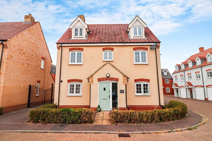 5 Bedroom Detached House For Sale In Woodpecker Gardens, Wixams, MK42