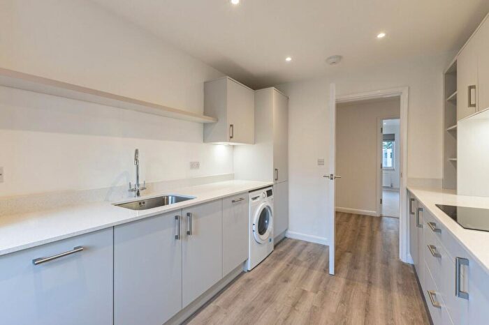 3 Bedroom Flat To Rent In Hermitage Parade, High Street, Ascot, Berkshire, SL5