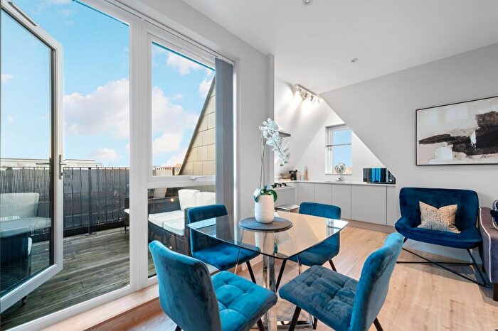 2 Bedroom Flat For Sale In High Street, Walton-On-Thames, KT12