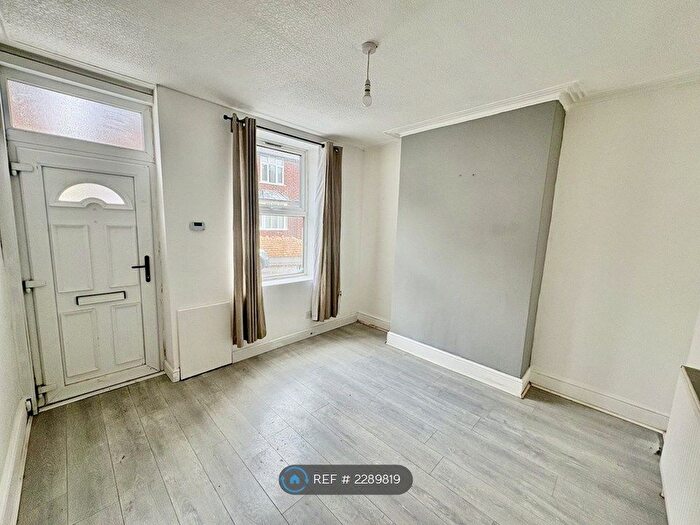 3 Bedroom Terraced House To Rent In Bradgate Road, Nottingham, NG7