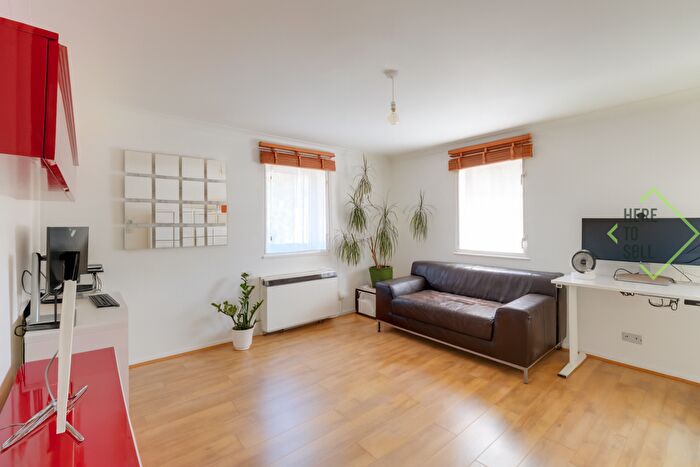 1 Bedroom Flat For Sale In East Smithfield, Tower Bridge, London, E1W